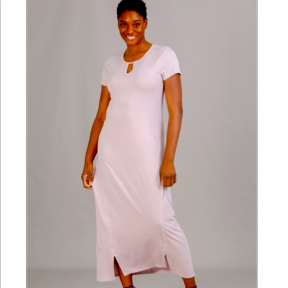 Modern-Soul-maxi Dress Color blush with keyhole